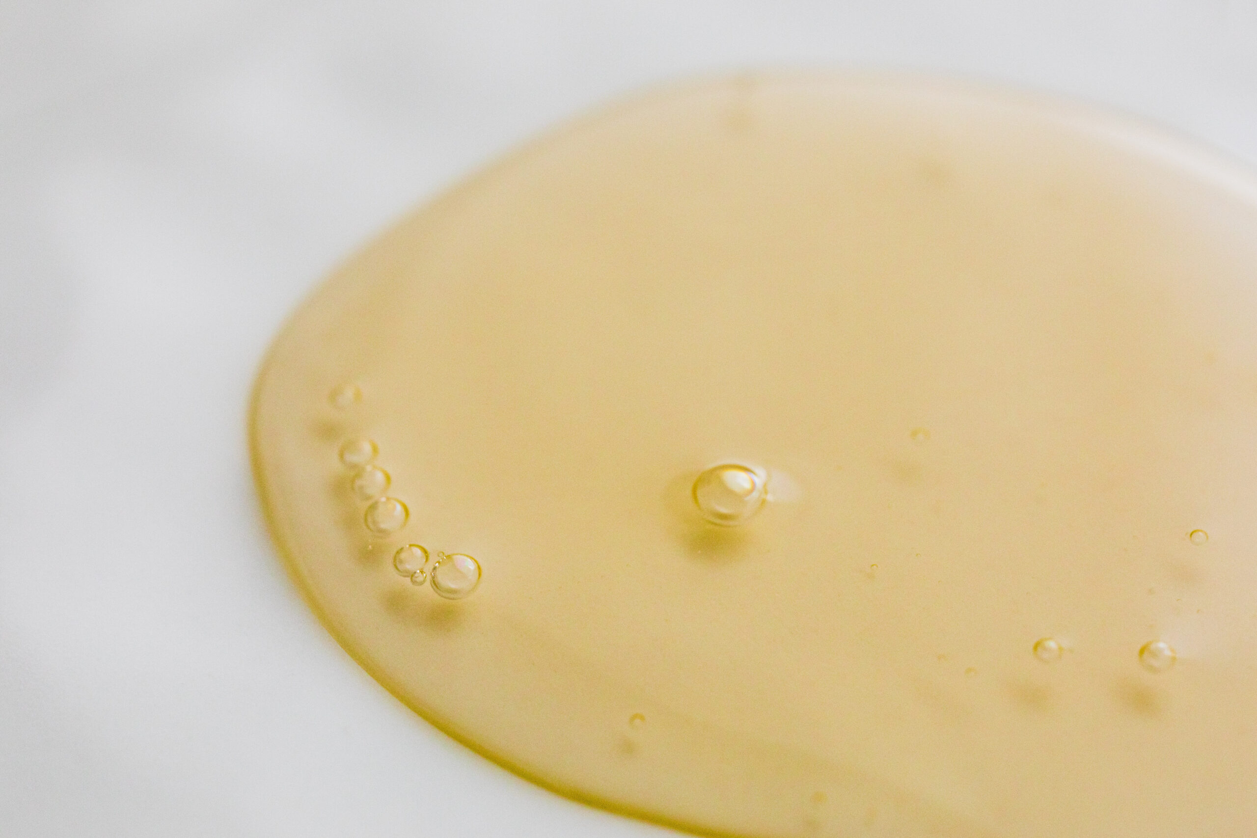Gel limpiador para piel grasa: ¡adiós al exceso de grasa y hola piel radiante!