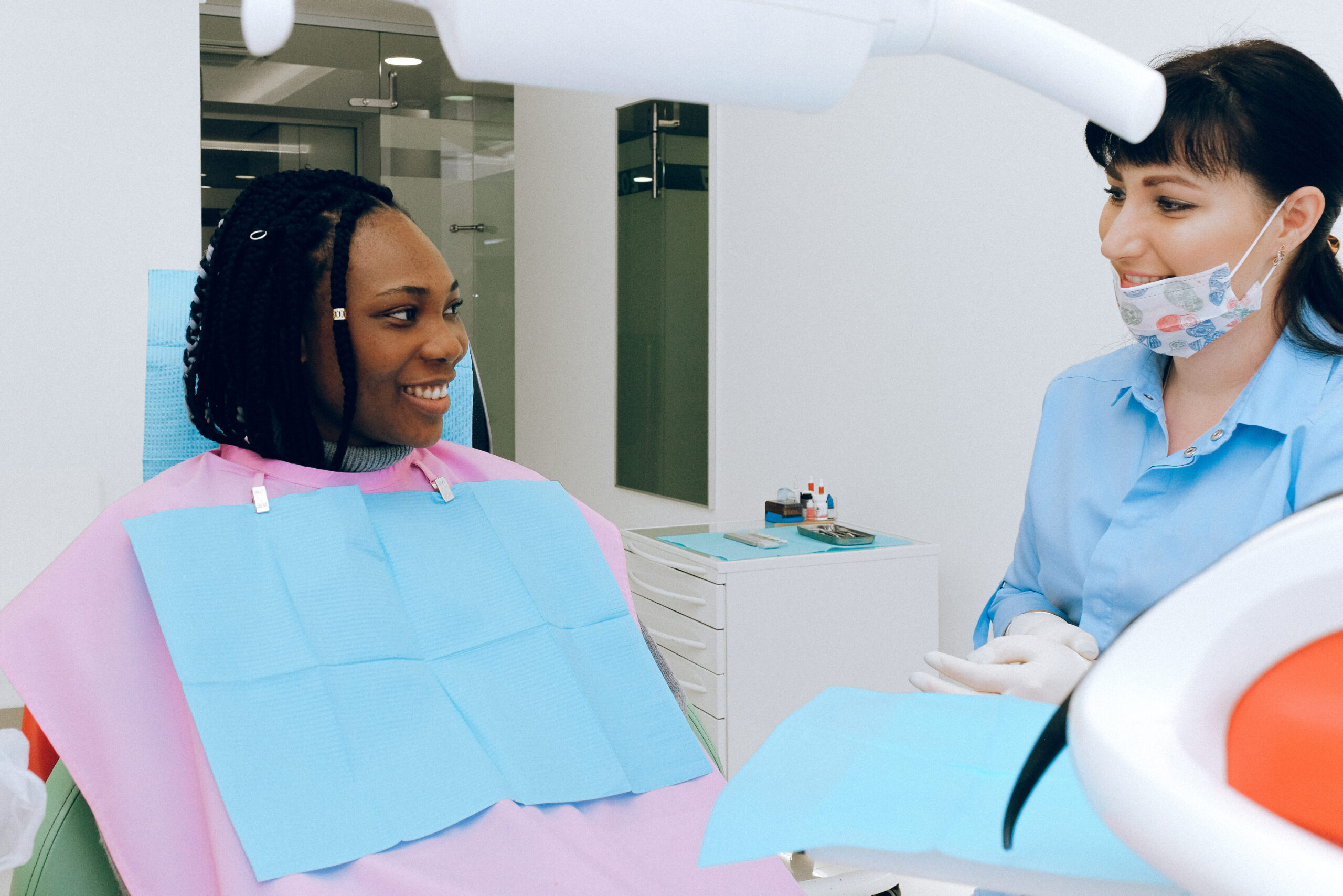 Juguete para gatos de cartón: diversión y cuidado dental garantizados