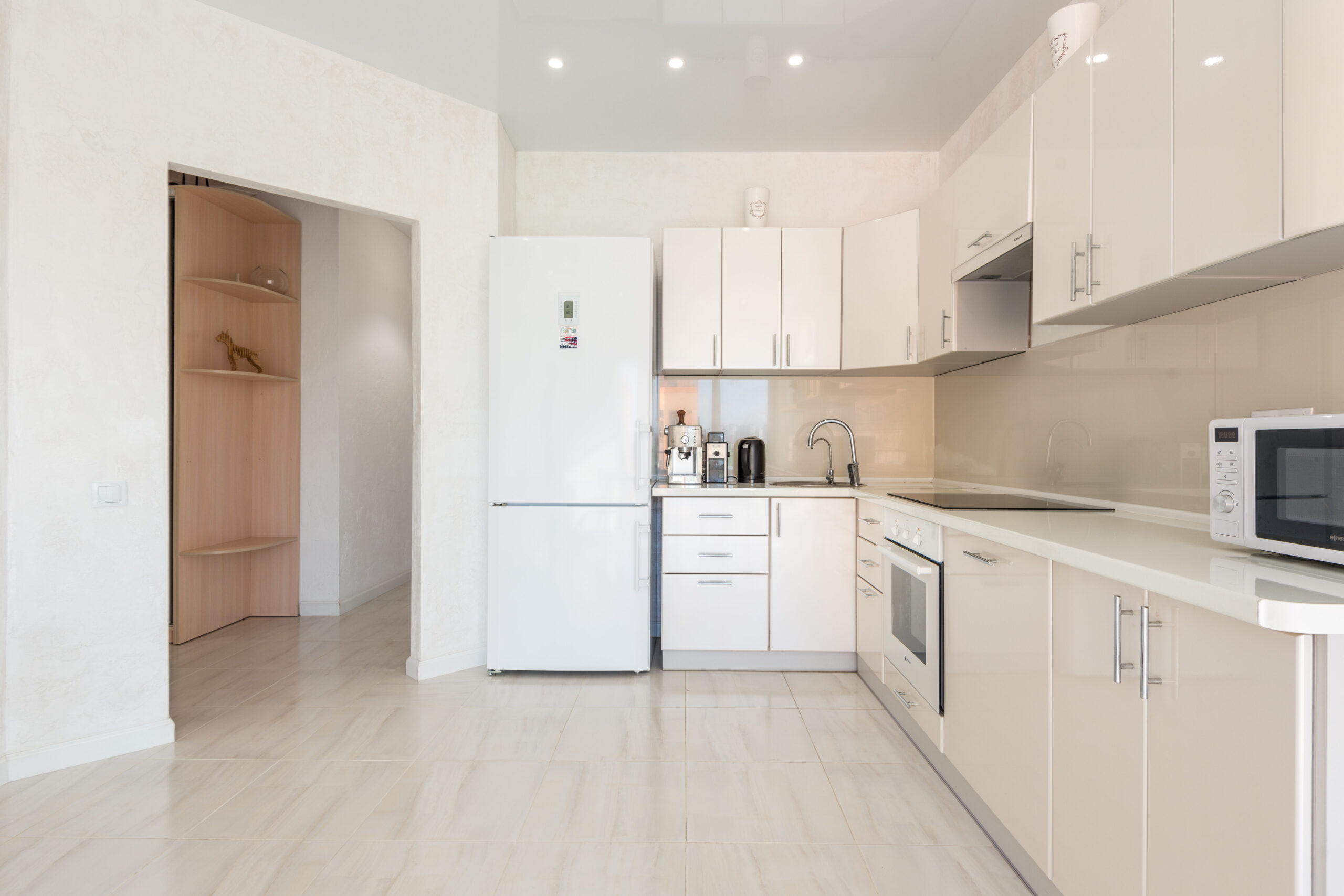 Organizador de cocina estilo C: Maximiza espacio y simplifica vida
